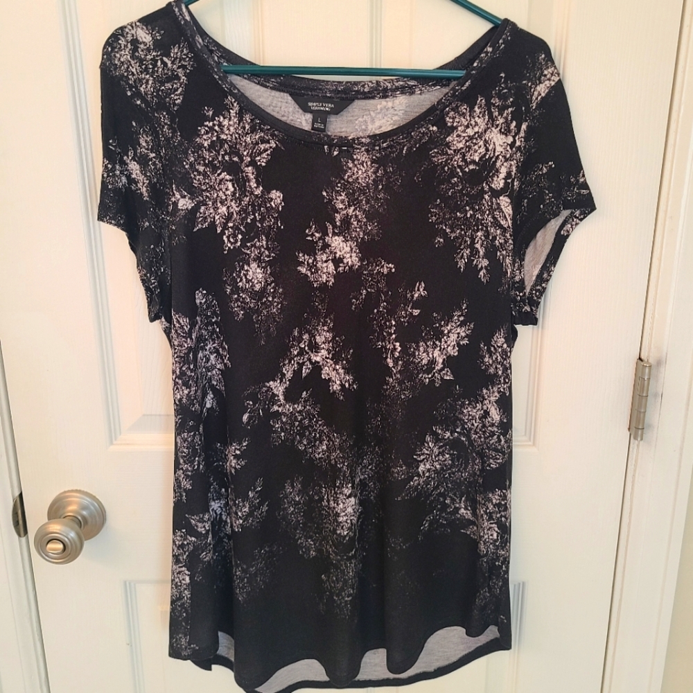 EUC (like new) Simply Vera Short Sleeve Shirt, Size Large